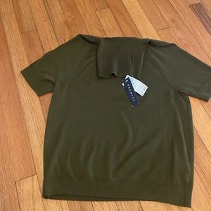 Green turtleneck short sleeved sweater. Size M NWT